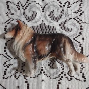 Small porcelain Lassie dog 5 inches tall